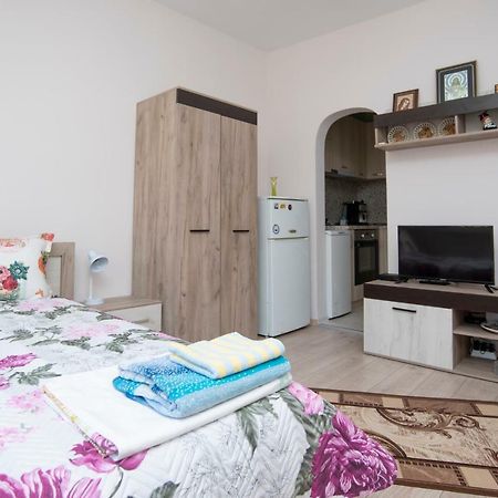 Lynn'S Oasis-Ocean Touch In Core Downtown Appartement Burgas Stad Buitenkant foto
