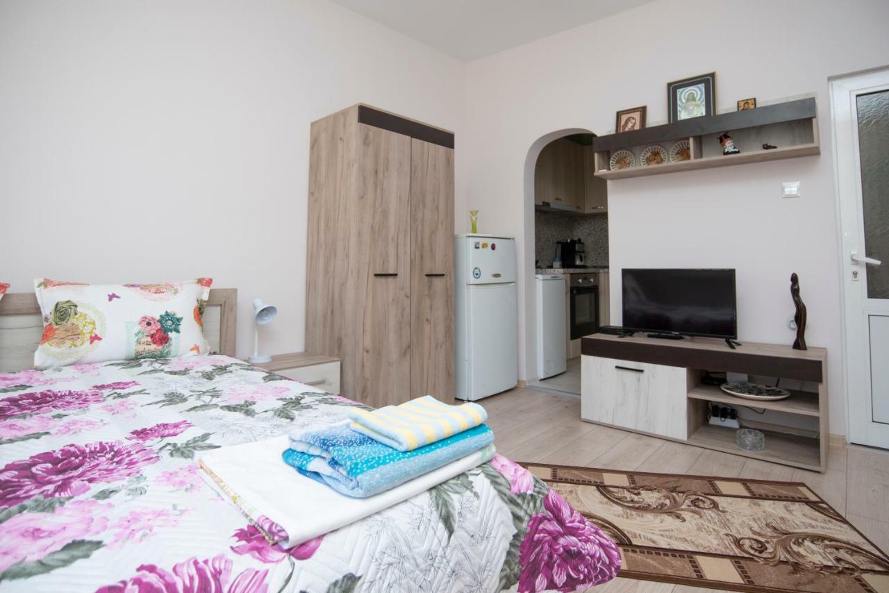 Lynn'S Oasis-Ocean Touch In Core Downtown Appartement Burgas Stad Buitenkant foto