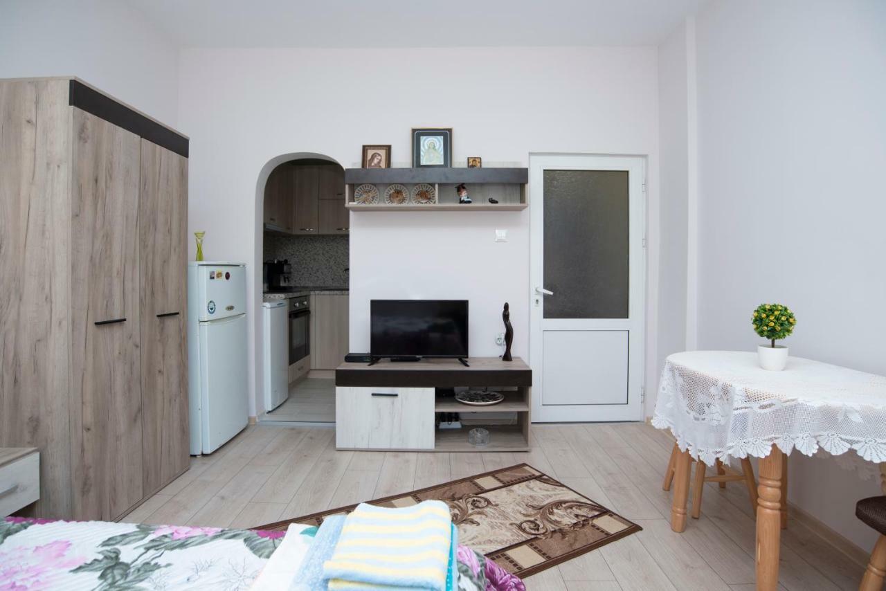 Lynn'S Oasis-Ocean Touch In Core Downtown Appartement Burgas Stad Buitenkant foto
