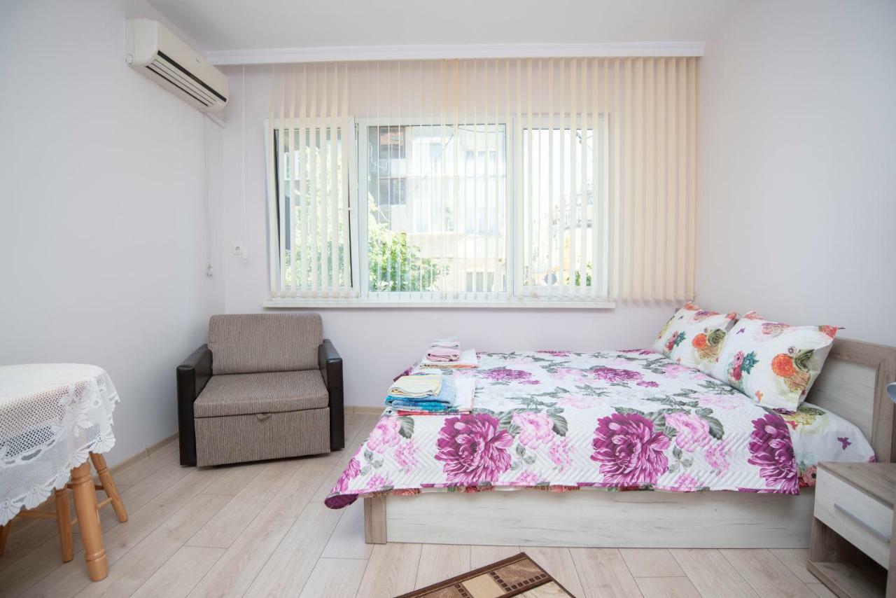 Lynn'S Oasis-Ocean Touch In Core Downtown Appartement Burgas Stad Buitenkant foto
